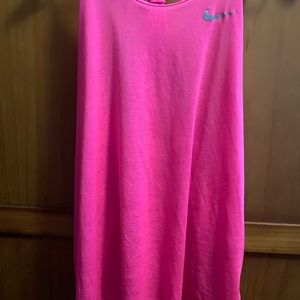 Women’s hot pink active top